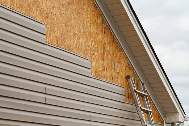 Professional Wood Siding technician working in Union City, IN